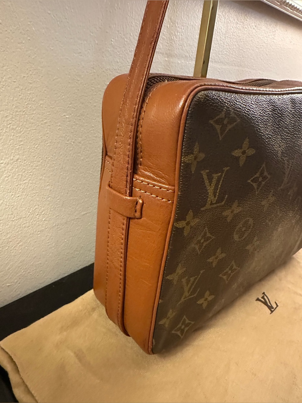 Louis Vuitton Monogram Sac Bandouliere Shoulder Bag with dustbag - Picture 5 of 15